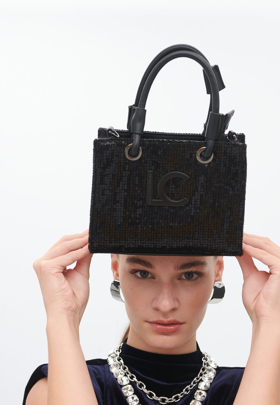 Сумка LOLA CASADEMUNT Handbag, Black
Сумка LOLA CASADEMUNT Handbag, Black