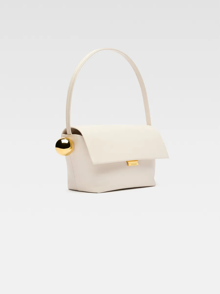 Сложенная сумка через плечо Ле Рон Карре Jacquemus, слоновая кость
Сложенная сумка через плечо Ле Рон Карре Jacquemus, слоновая кость