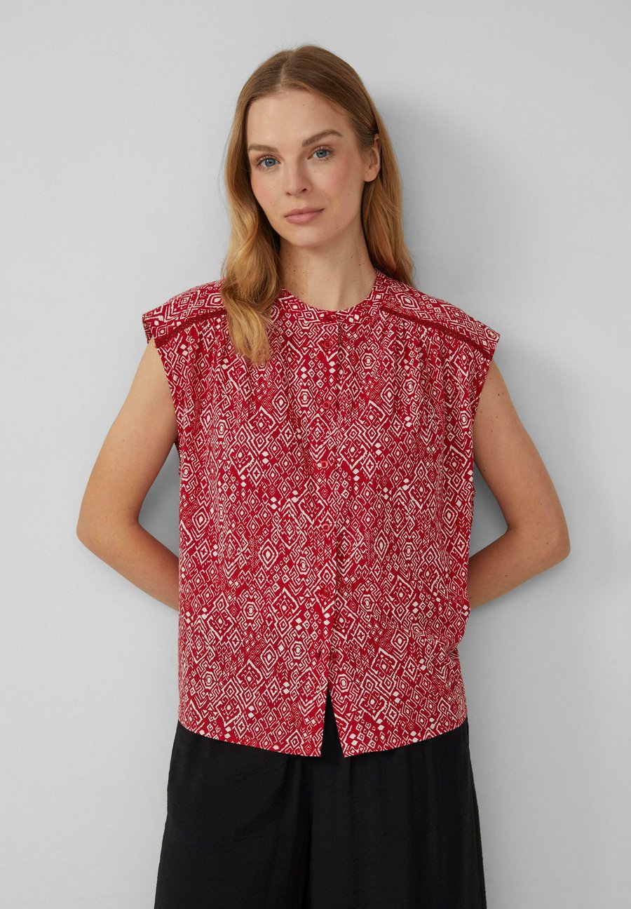 Блуза s.Oliver MIT RAFFUNG DETAIL, Mohnrot/Red
Блуза s.Oliver MIT RAFFUNG DETAIL, Mohnrot/Red