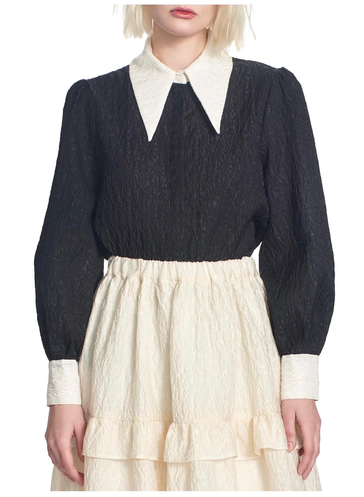 Топ Josie с принтом из прессованных цветов в черном цвете COREY LYNN CALTER
Топ Josie с принтом из прессованных цветов в черном цвете COREY LYNN CALTER