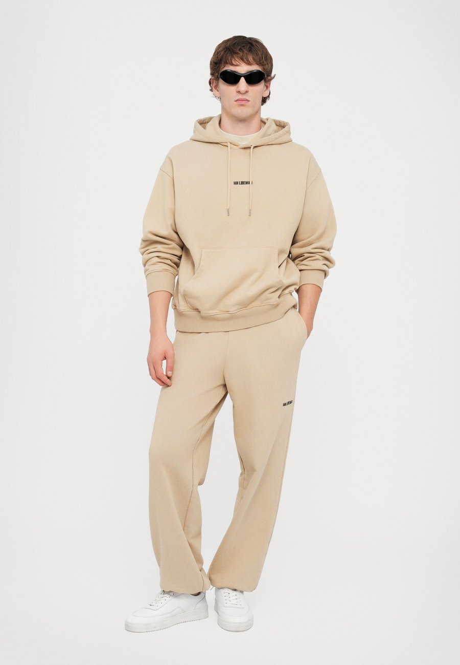 Худи Han Kjøbenhavn DAILY UNISEX, Sand
Худи Han Kjøbenhavn DAILY UNISEX, Sand