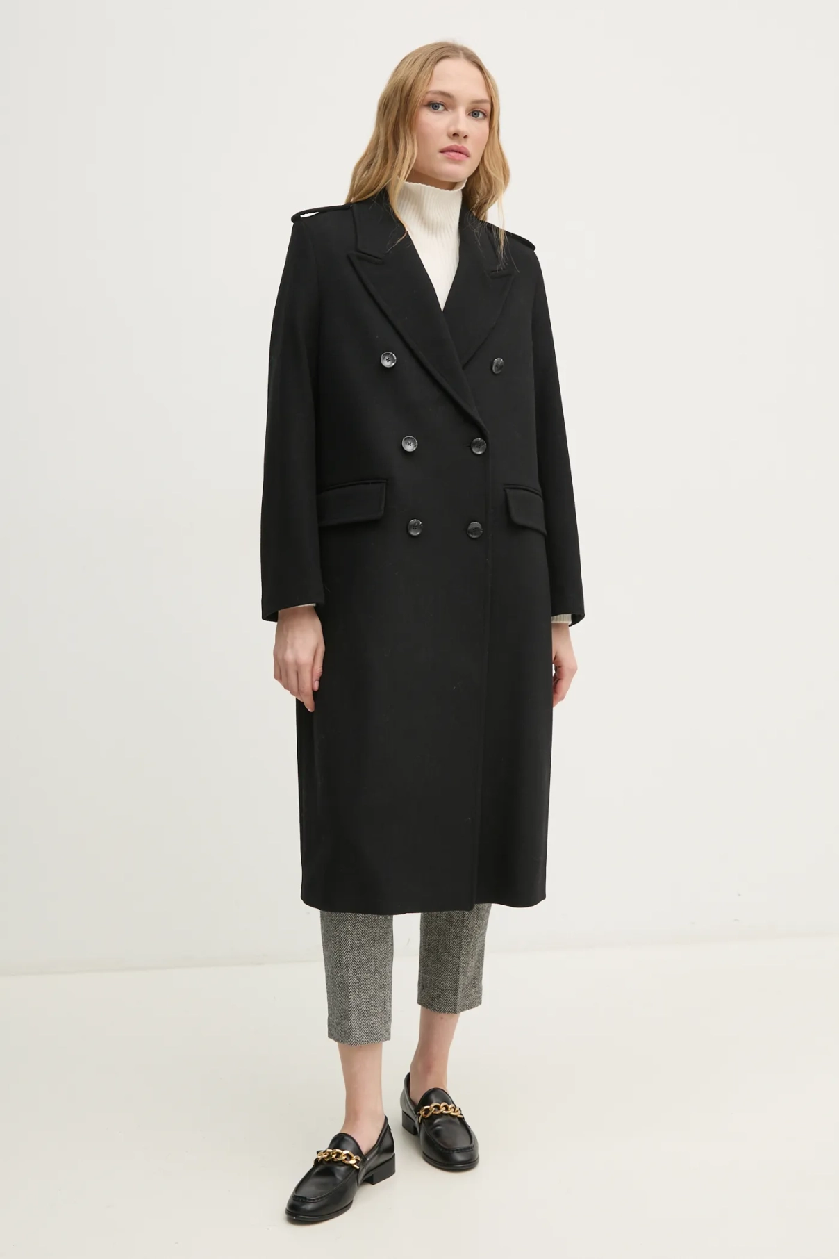 Шерстяное плащ Sisley, черный
Шерстяное плащ Sisley, черный