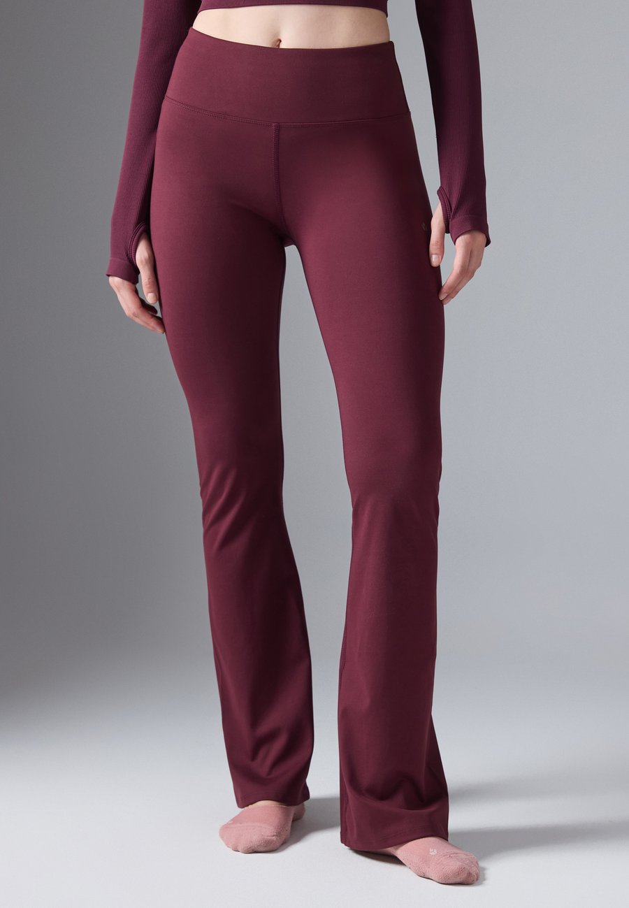 Леггинсы Even&Odd active ESSENTIAL HIGH RISE FLARED LEGGINGS, Bordeaux
Леггинсы Even&Odd active ESSENTIAL HIGH RISE FLARED LEGGINGS, Bordeaux