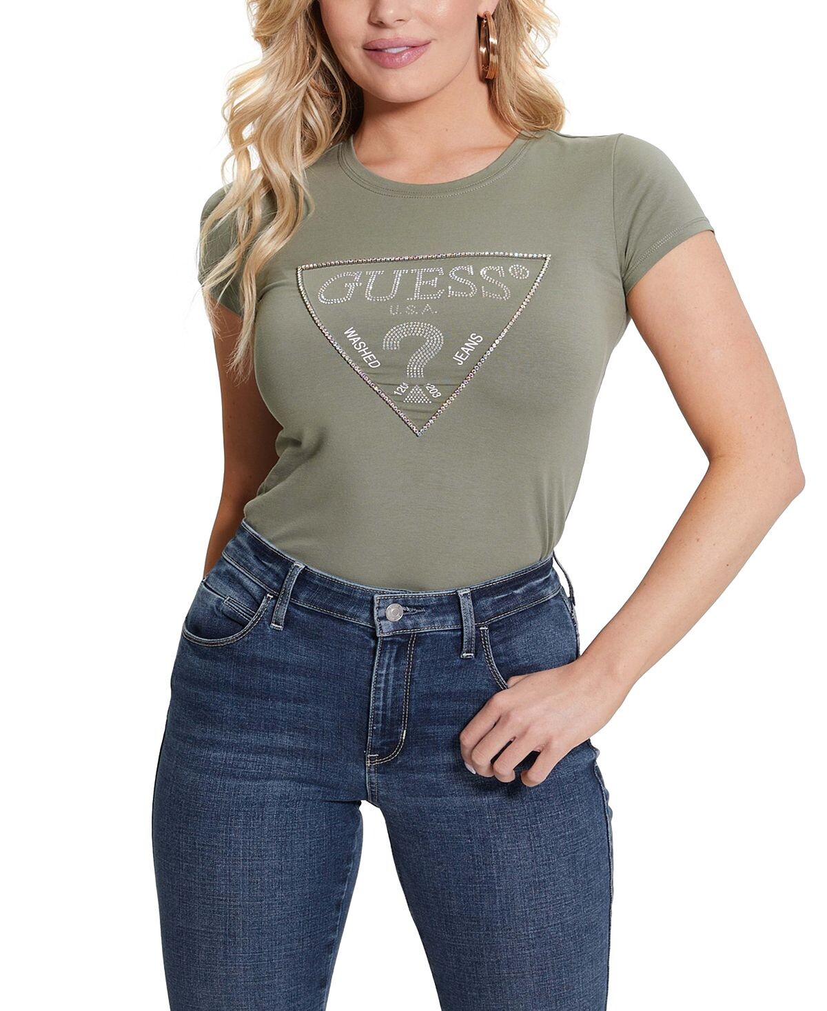 Женская футболка с украшенным логотипом GUESS
Женская футболка с украшенным логотипом GUESS