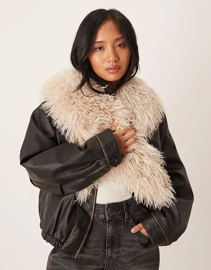 Шарф Accessorize из искусственного монгольского меха с отделкой бежевого цвета
Шарф Accessorize из искусственного монгольского меха с отделкой бежевого цвета