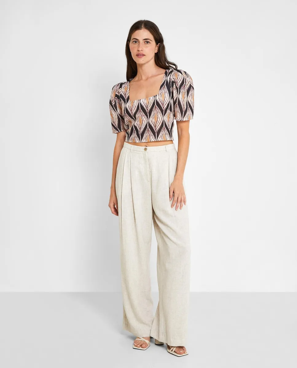 Женские широкие брюки с защипами и боковыми карманами Trucco, бежевый
Женские широкие брюки с защипами и боковыми карманами Trucco, бежевый