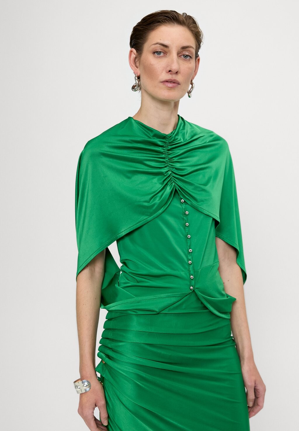 Принт на футболке HAUT Rabanne, зеленый
Принт на футболке HAUT Rabanne, зеленый