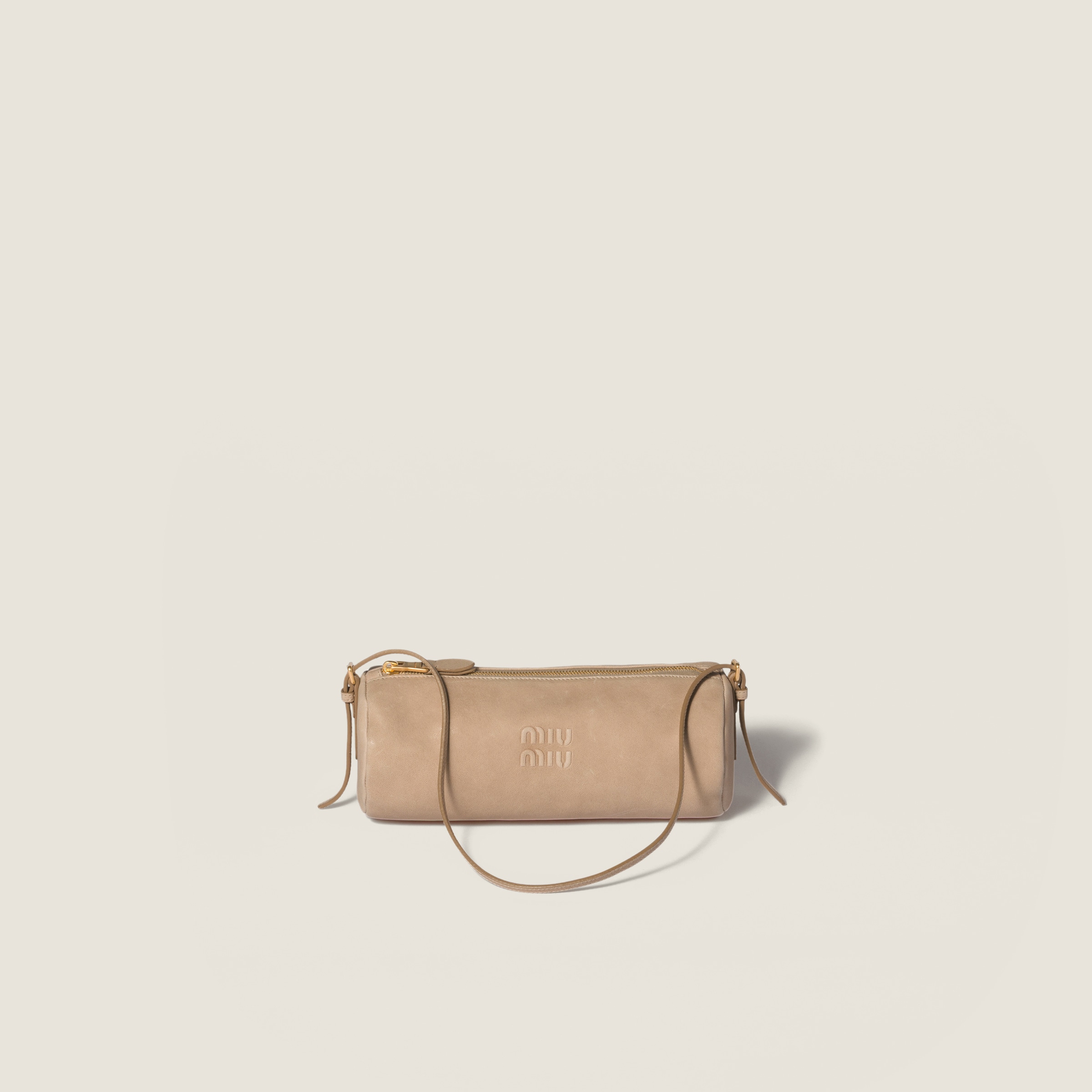 Клатч из наппы MIU MIU, бежевый
Клатч из наппы MIU MIU, бежевый