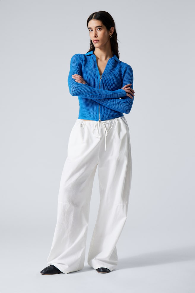 Свободные брюки с низкой посадкой, с эффектом потертости Weekday, белый
Свободные брюки с низкой посадкой, с эффектом потертости Weekday, белый