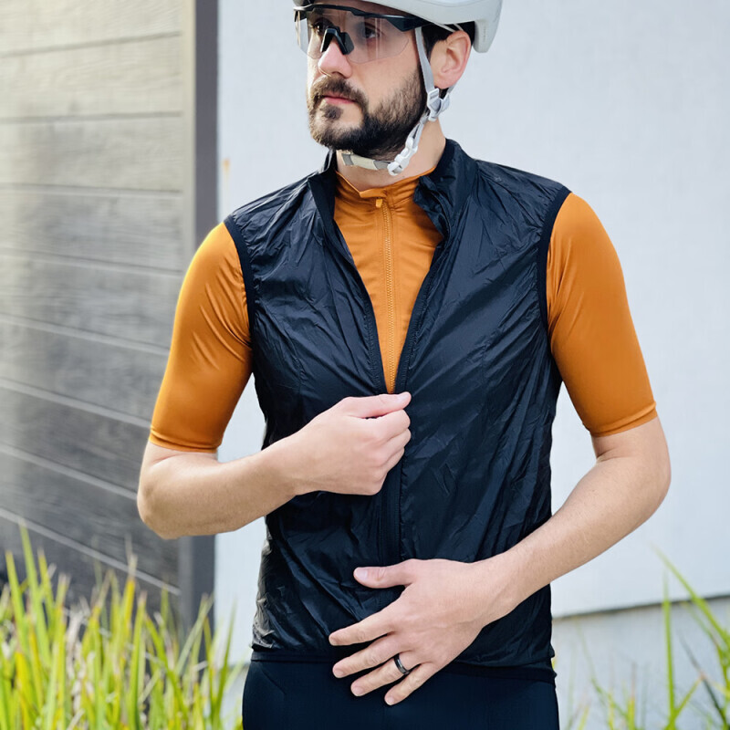 Мужской жилет Mountainpeak велосипедный на молнии непромокаемый, черный
Мужской жилет Mountainpeak велосипедный на молнии непромокаемый, черный