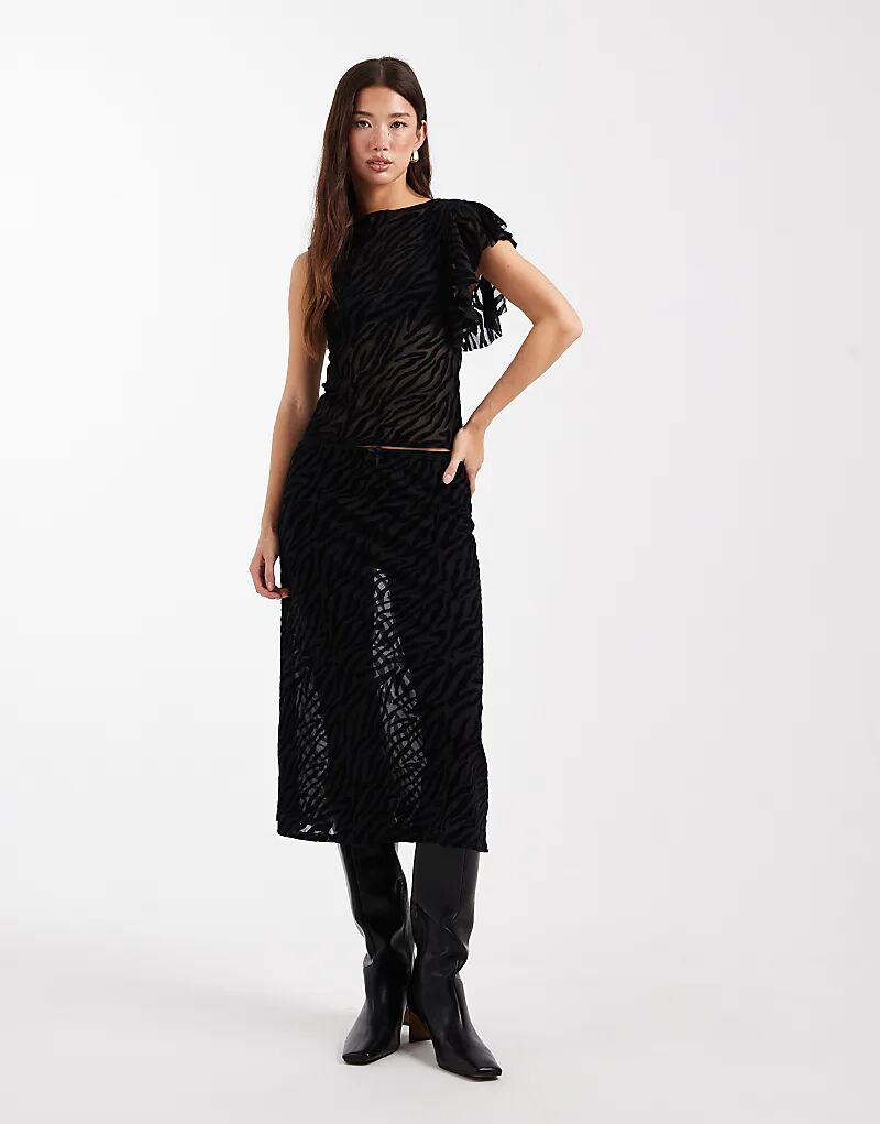 COLLUSION, юбка неудобной длины из зебрового флока
COLLUSION, юбка неудобной длины из зебрового флока