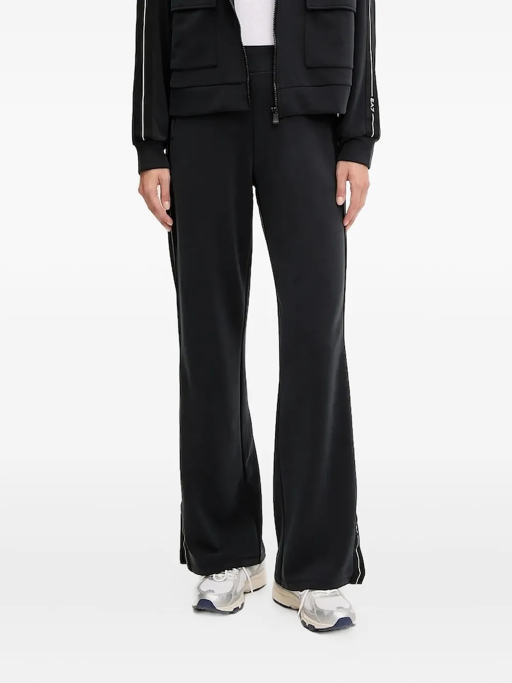 Спортивные брюки с полосками по бокам Ea7 Emporio Armani, черный
Спортивные брюки с полосками по бокам Ea7 Emporio Armani, черный