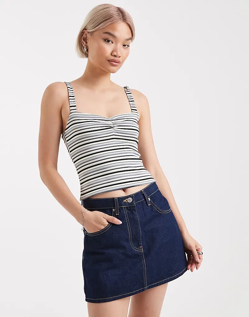 Топ-майка Edikted Adelia с рюшами и полосками в несколько полосок
Топ-майка Edikted Adelia с рюшами и полосками в несколько полосок