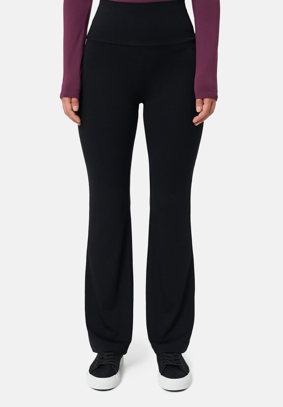 Брюки Les Lunes BELLE WARM FLARED THERMO, Schwarz/Black
Брюки Les Lunes BELLE WARM FLARED THERMO, Schwarz/Black