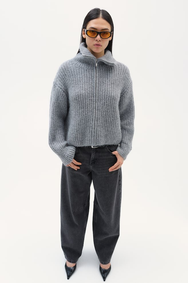 Джинсы barrel классического кроя H&M, черный
Джинсы barrel классического кроя H&M, черный