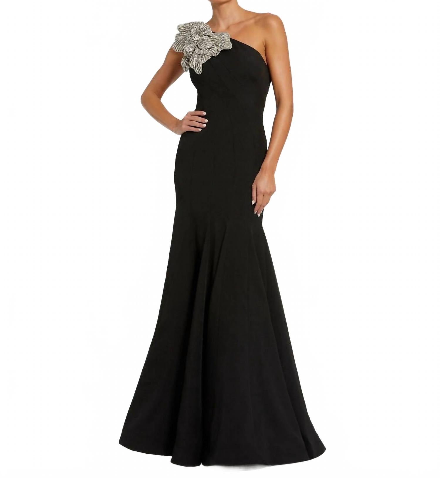 Черное креповое платье с одним плечом и цветком из кристаллов Mac Duggal 
Черное креповое платье с одним плечом и цветком из кристаллов Mac Duggal
