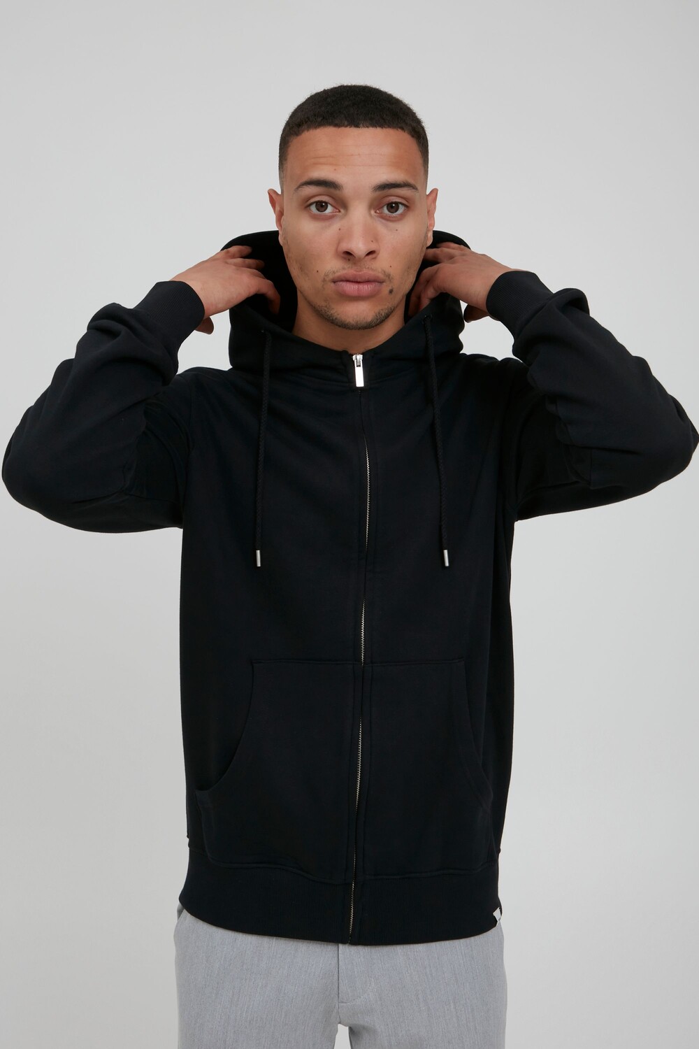 Толстовка !SOLID Kapuzensweatjacke SDSweat MorganZip, черный 
Толстовка !SOLID Kapuzensweatjacke SDSweat MorganZip, черный