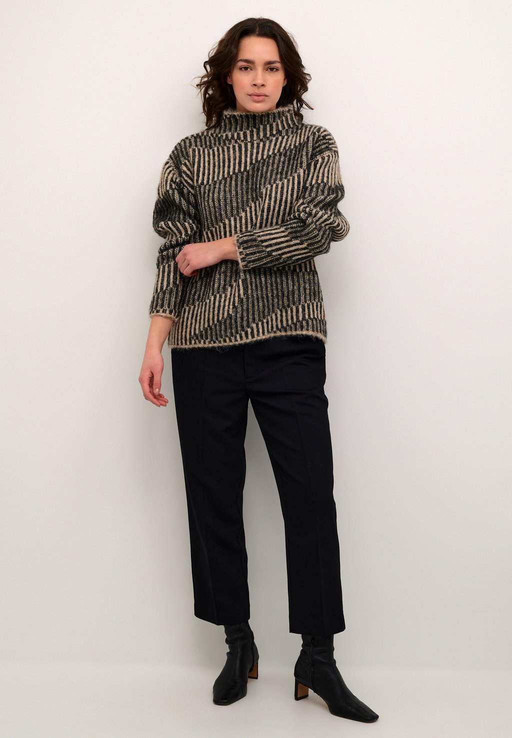 Джемпер KARAFI Kaffe, бежевый
Джемпер KARAFI Kaffe, бежевый