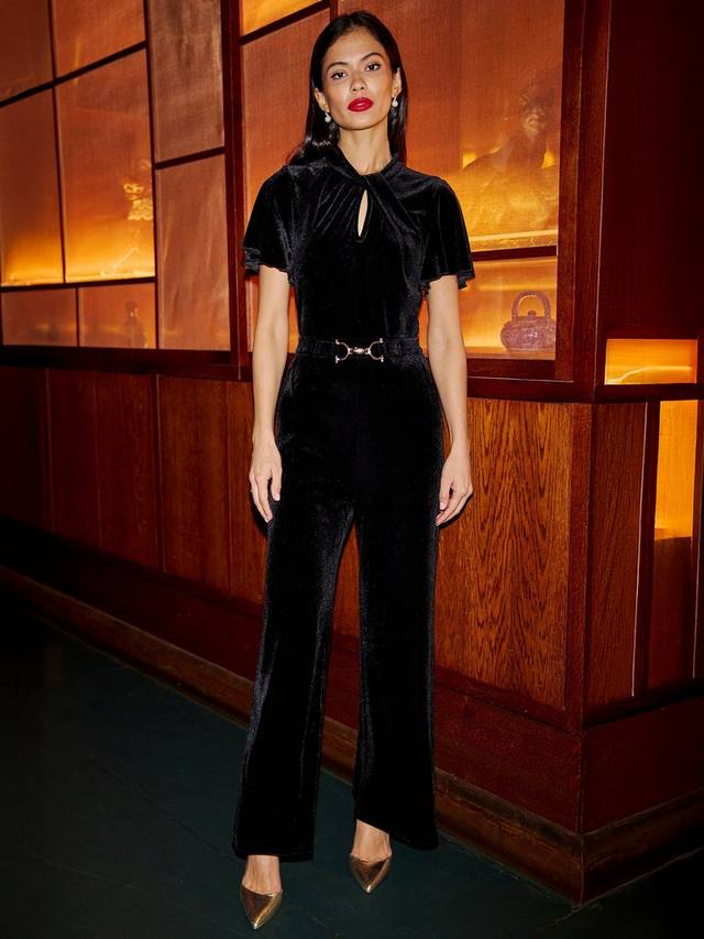 Вельветовый комбинезон с короткими рукавами и высоким воротником Yumi
Вельветовый комбинезон с короткими рукавами и высоким воротником Yumi