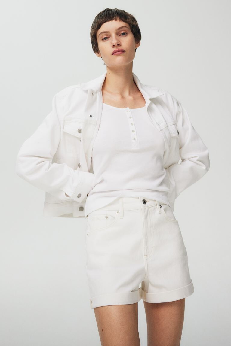 Джинсовые шорты mom из ультравысокого денима H&M, белый
Джинсовые шорты mom из ультравысокого денима H&M, белый