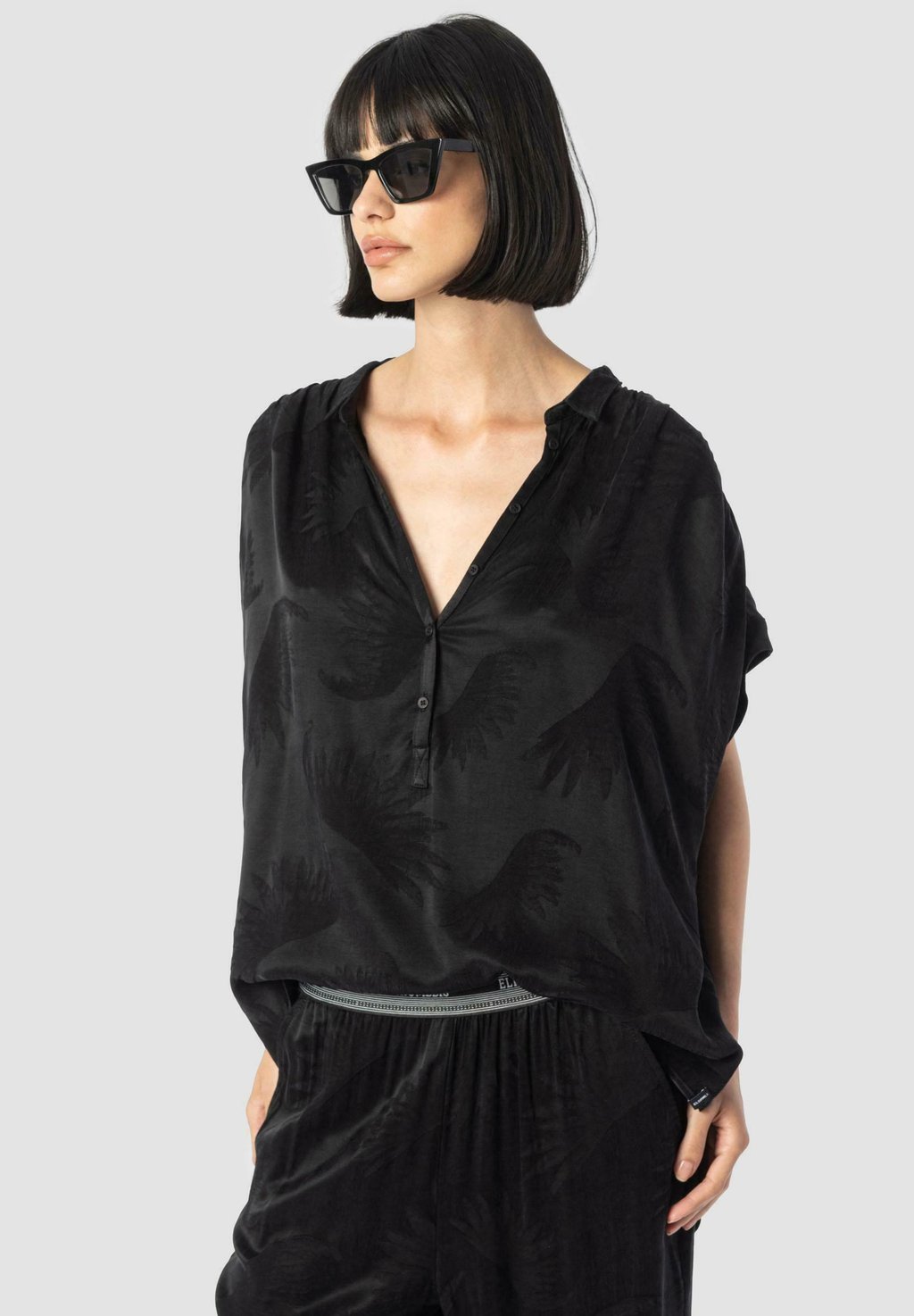 Блуза YOLANDA Elias Rumelis, черный
Блуза YOLANDA Elias Rumelis, черный