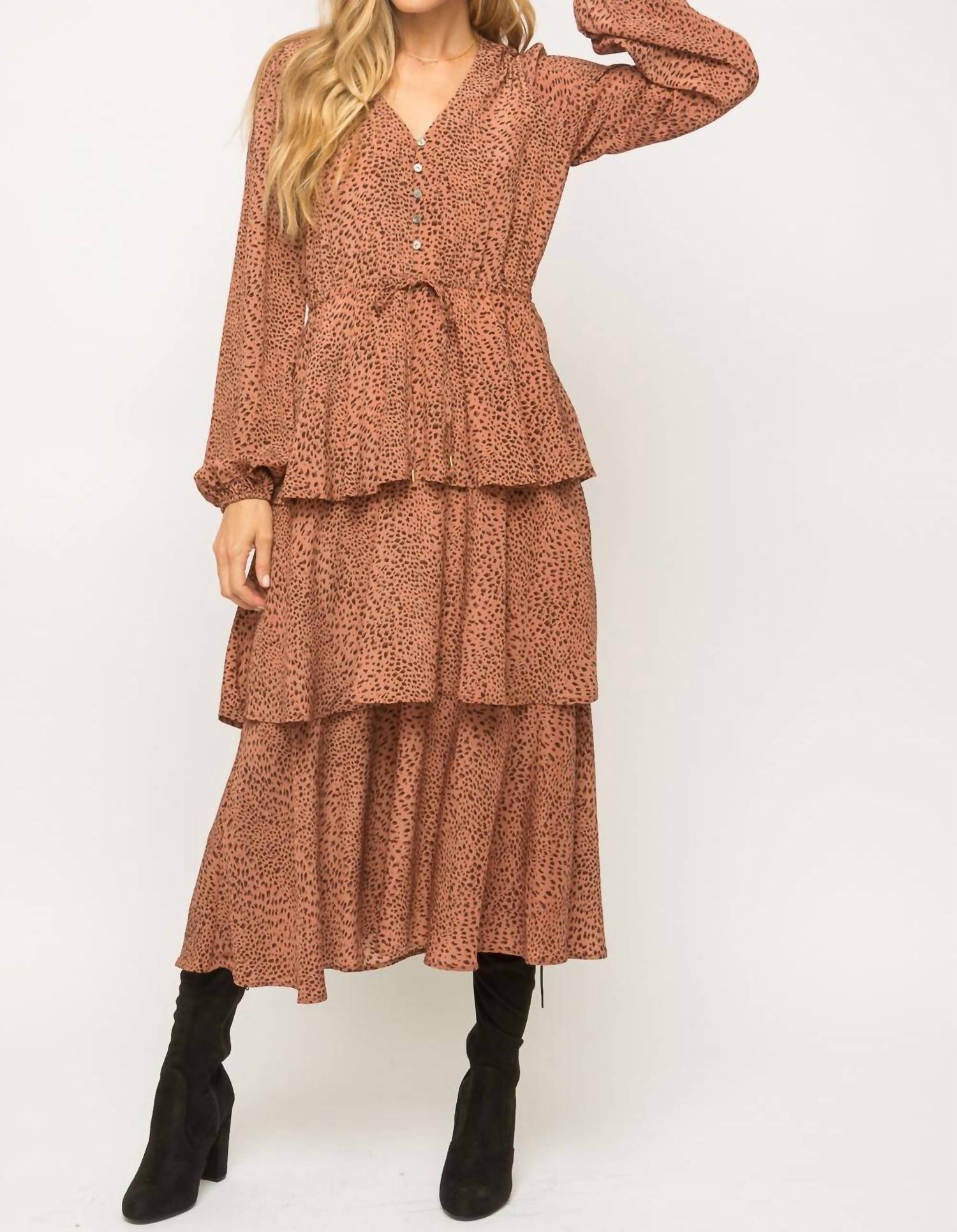 Полупрозрачное платье миди с люрексом и леопардовым принтом mystree
Полупрозрачное платье миди с люрексом и леопардовым принтом mystree