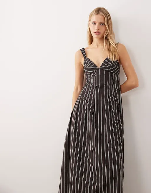 Структурированное платье миди на бретелях в коричневую полоску ASOS DESIGN
Структурированное платье миди на бретелях в коричневую полоску ASOS DESIGN