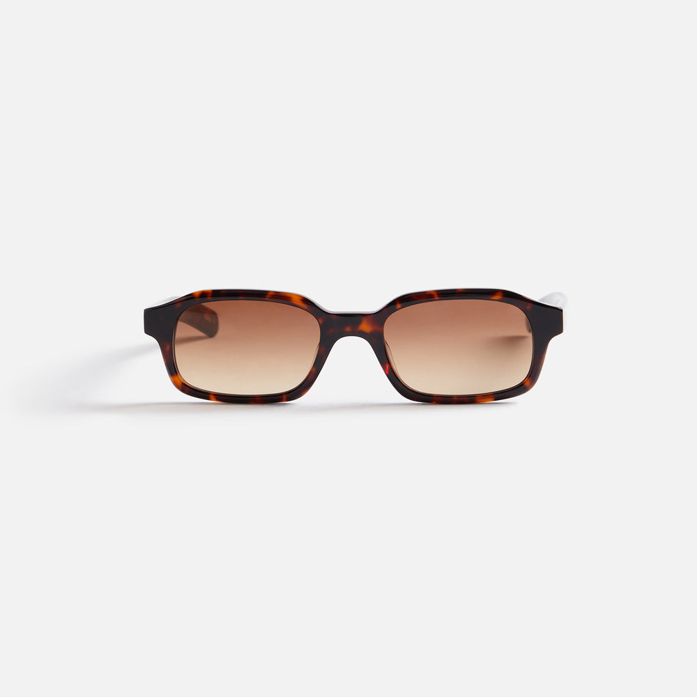 Солнцезащитные очки Flatlist Hanky Sunglasses, цвет Dark Tortoise/Brown Gradient Lens
Солнцезащитные очки Flatlist Hanky Sunglasses, цвет Dark Tortoise/Brown Gradient Lens