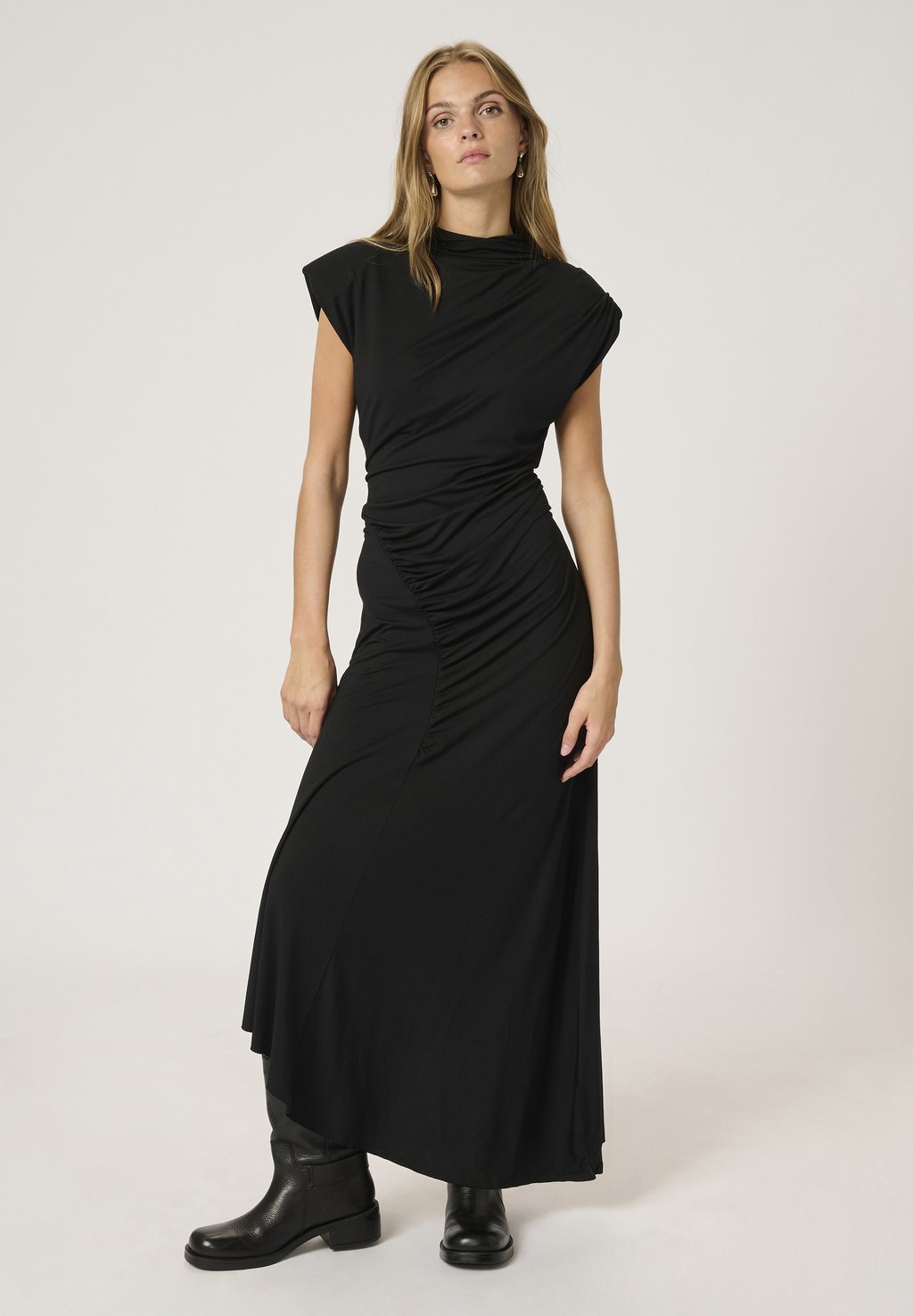 Платье макси ALLURA My Essential Wardrobe, черный 
Платье макси ALLURA My Essential Wardrobe, черный