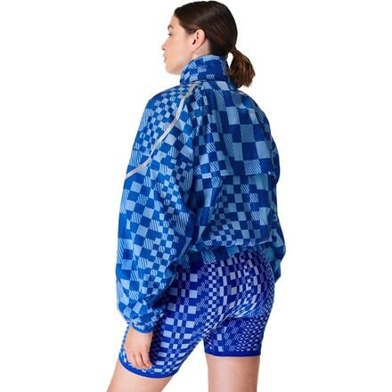 Куртка Pack Away женская Sweaty Betty, цвет Large Blue Textural Shift Print
Куртка Pack Away женская Sweaty Betty, цвет Large Blue Textural Shift Print
