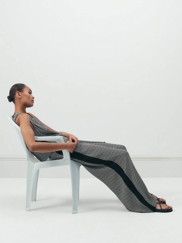 Петуния широкие брюки-кюлоты с геометрическим принтом HUSH
Петуния широкие брюки-кюлоты с геометрическим принтом HUSH