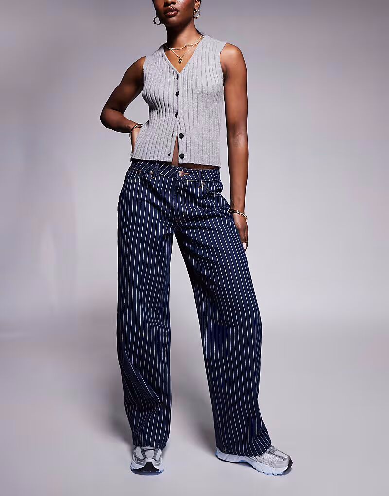 Liquor N Poker - джинсы свободного кроя из необработанного денима в студенческом стиле
Liquor N Poker - джинсы свободного кроя из необработанного денима в студенческом стиле