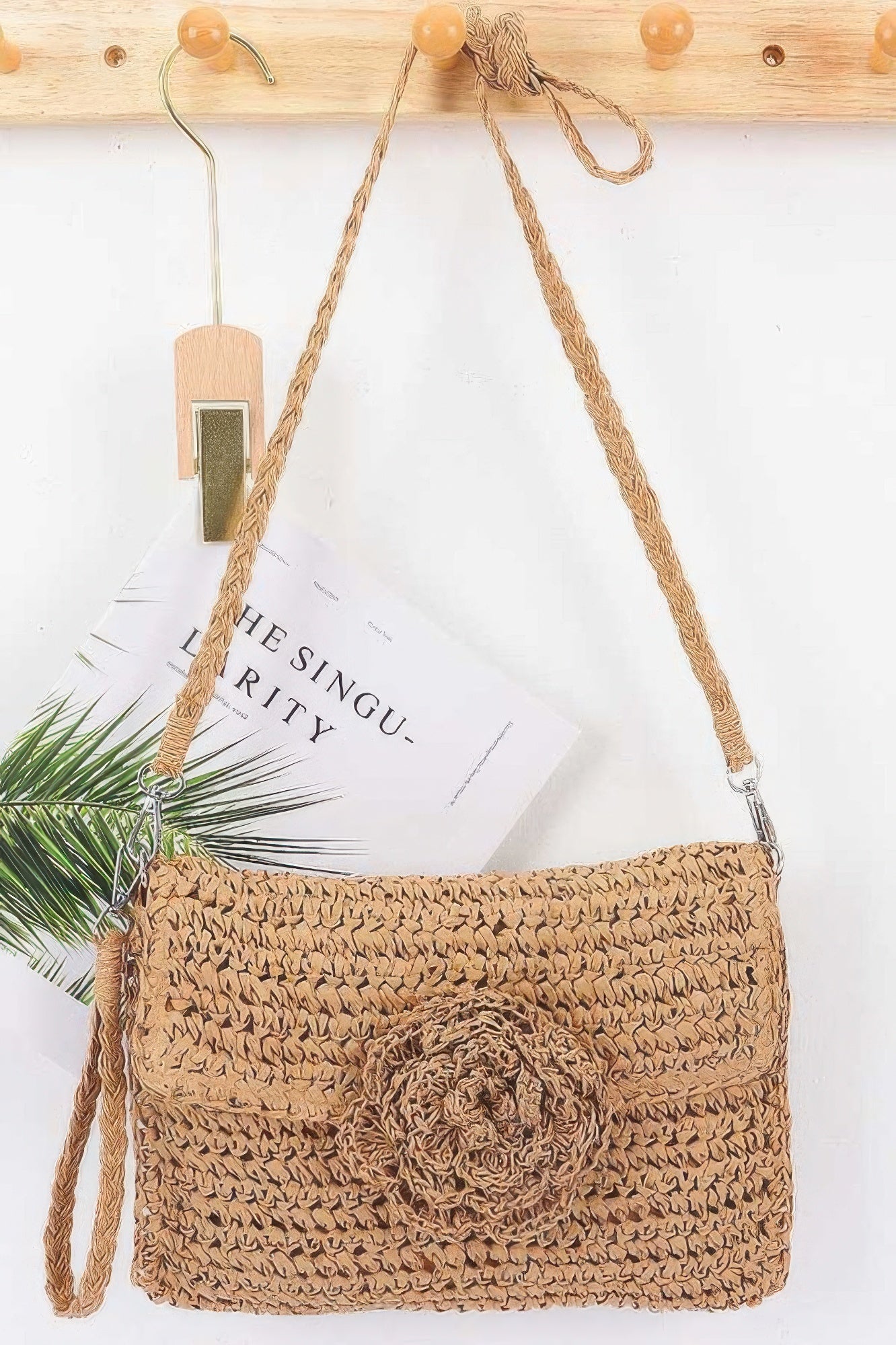 Искусственная соломенная клатч с ручной вышивкой цветами и клапаном FASHNZFAB, хаки
Искусственная соломенная клатч с ручной вышивкой цветами и клапаном FASHNZFAB, хаки