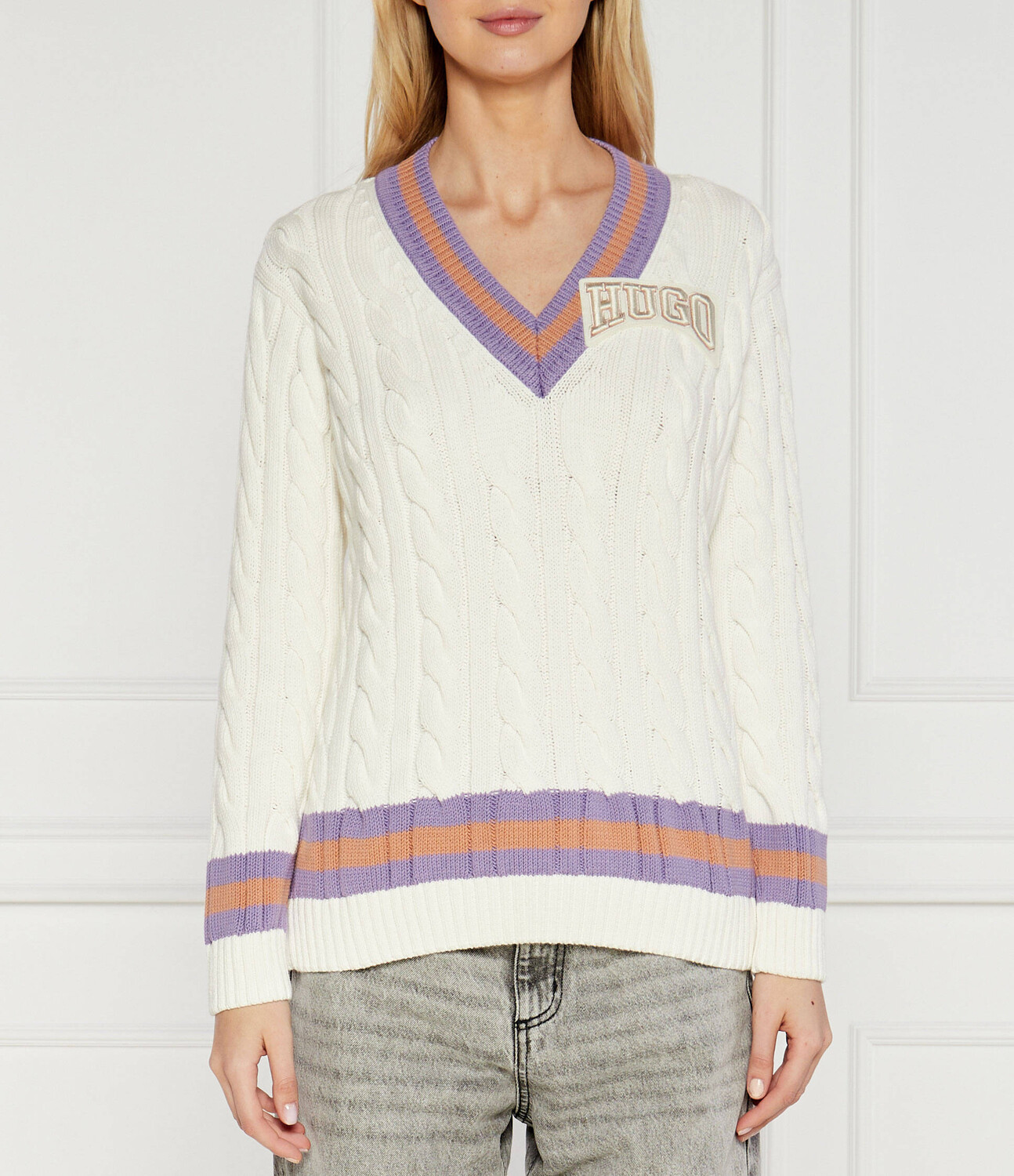 Свитер HUGO Sllarie Regular Fit, кремовый
Свитер HUGO Sllarie Regular Fit, кремовый