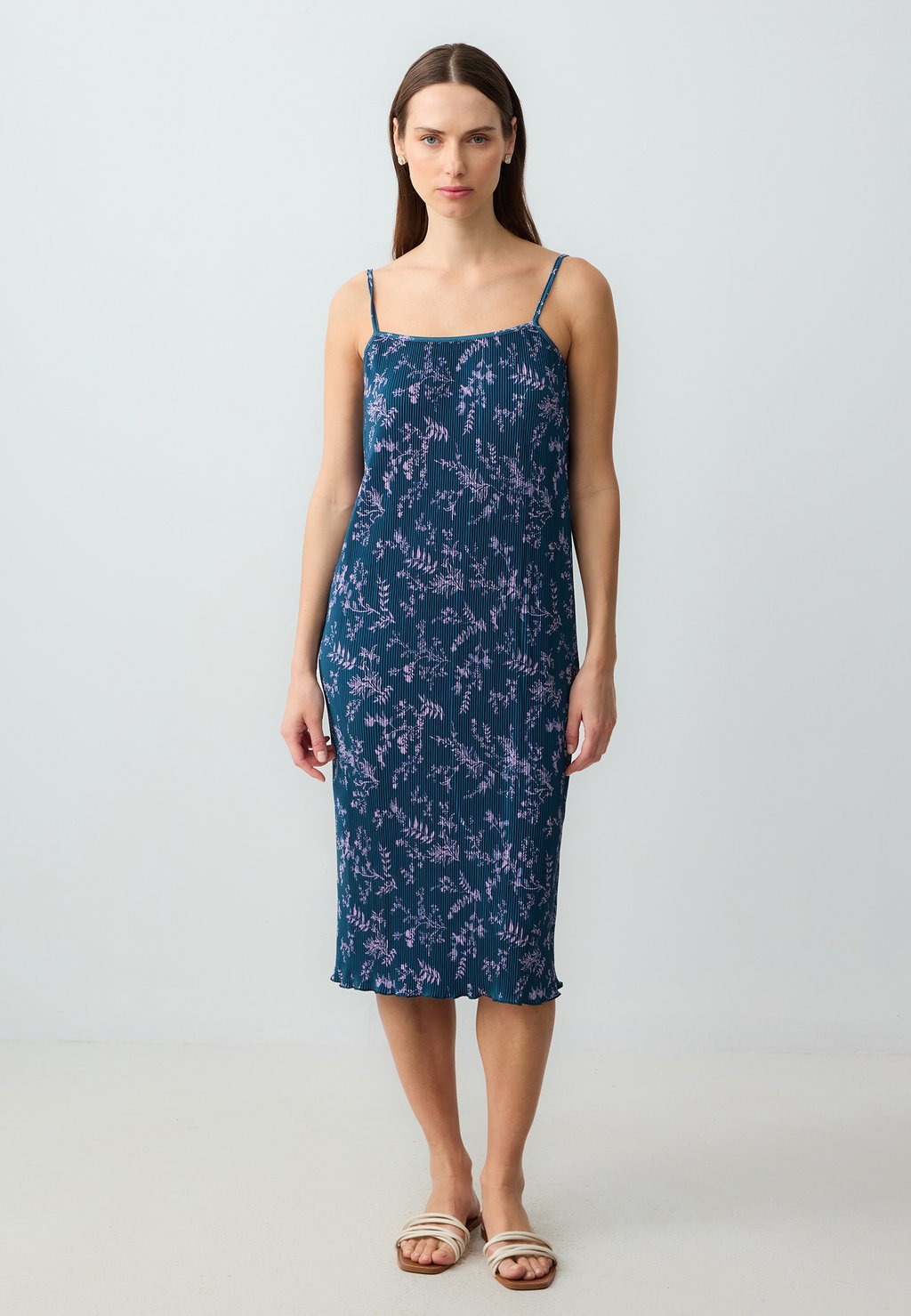 Платье-джемпер STRAPS OPEN NECK FLORAL PATTERNED Jimmy Key, темно-синий 
Платье-джемпер STRAPS OPEN NECK FLORAL PATTERNED Jimmy Key, темно-синий