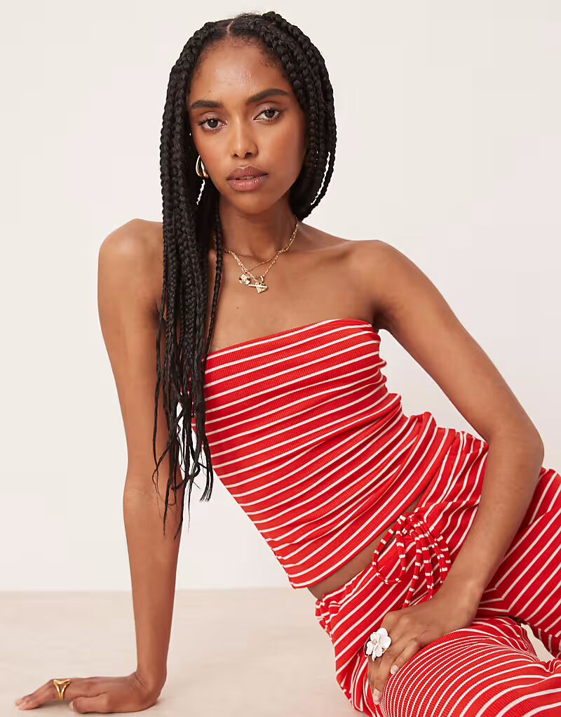 Длинный бандо в красную полоску Asos Design
Длинный бандо в красную полоску Asos Design