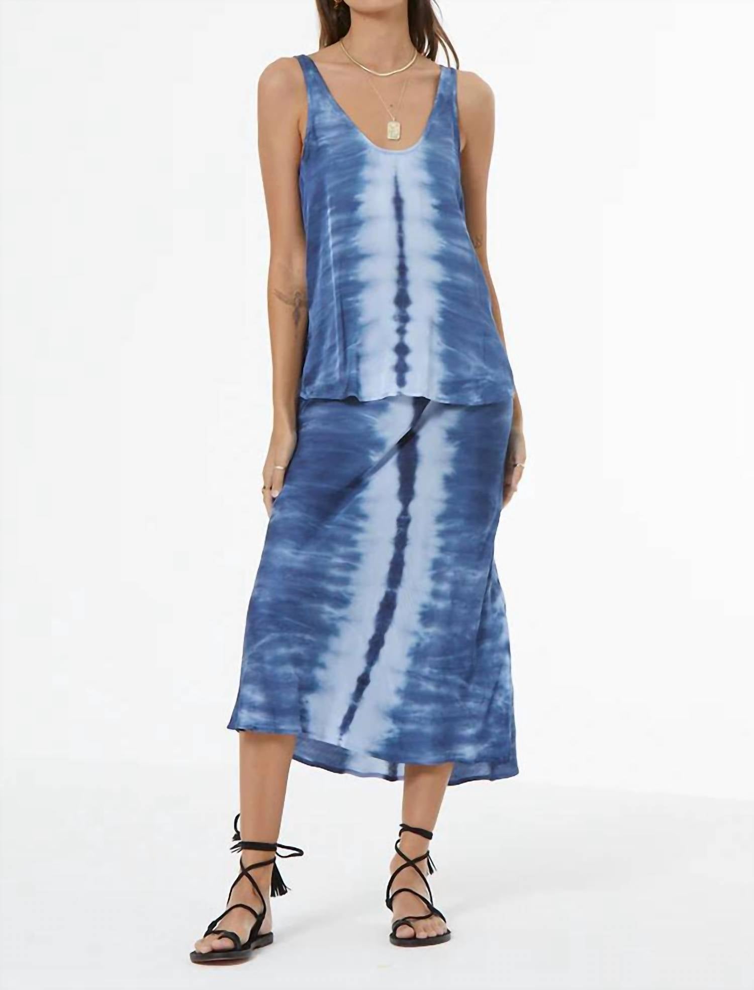 Юбка миди Felicity в цвете «авиатор» синего цвета Young Fabulous & Broke, Aviator Blue Pillar Wash
Юбка миди Felicity в цвете «авиатор» синего цвета Young Fabulous & Broke, Aviator Blue Pillar Wash