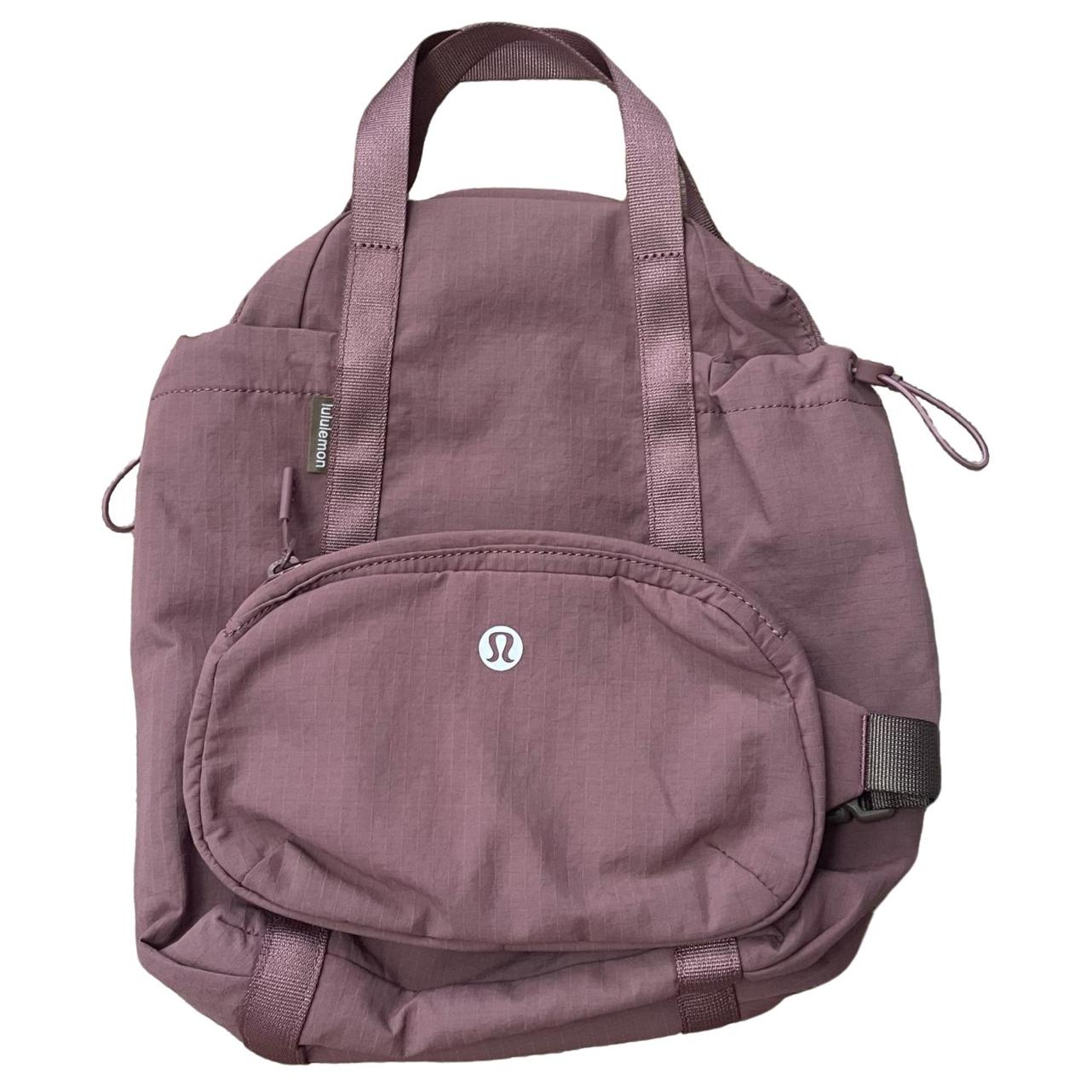 Lululemon Нейлоновый рюкзак женский пряно-розовый, Spice Pink
Lululemon Нейлоновый рюкзак женский пряно-розовый, Spice Pink