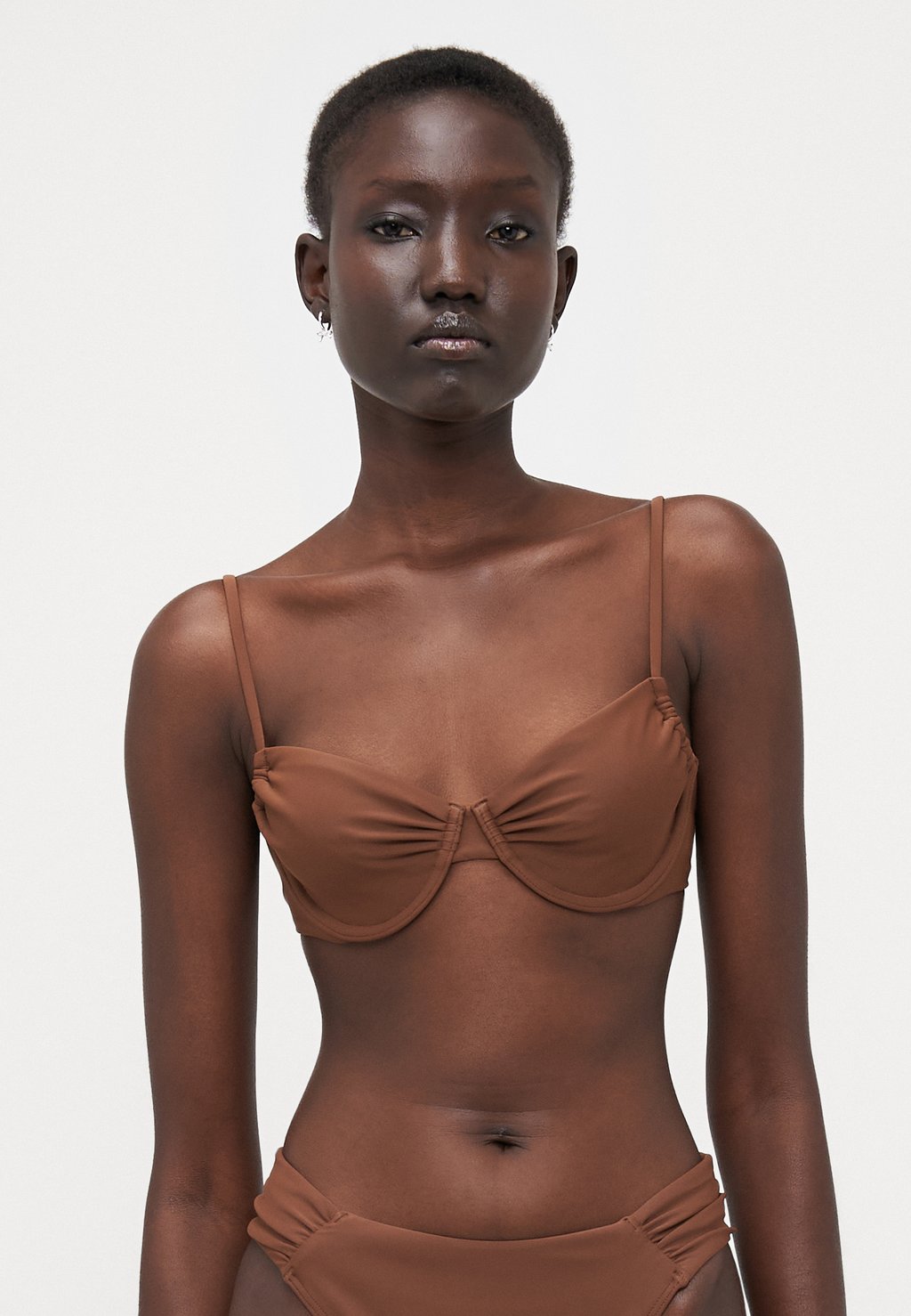 Верх бикини RUCHED UNDERWIRE Abercrombie & Fitch, темно-коричневый
Верх бикини RUCHED UNDERWIRE Abercrombie & Fitch, темно-коричневый