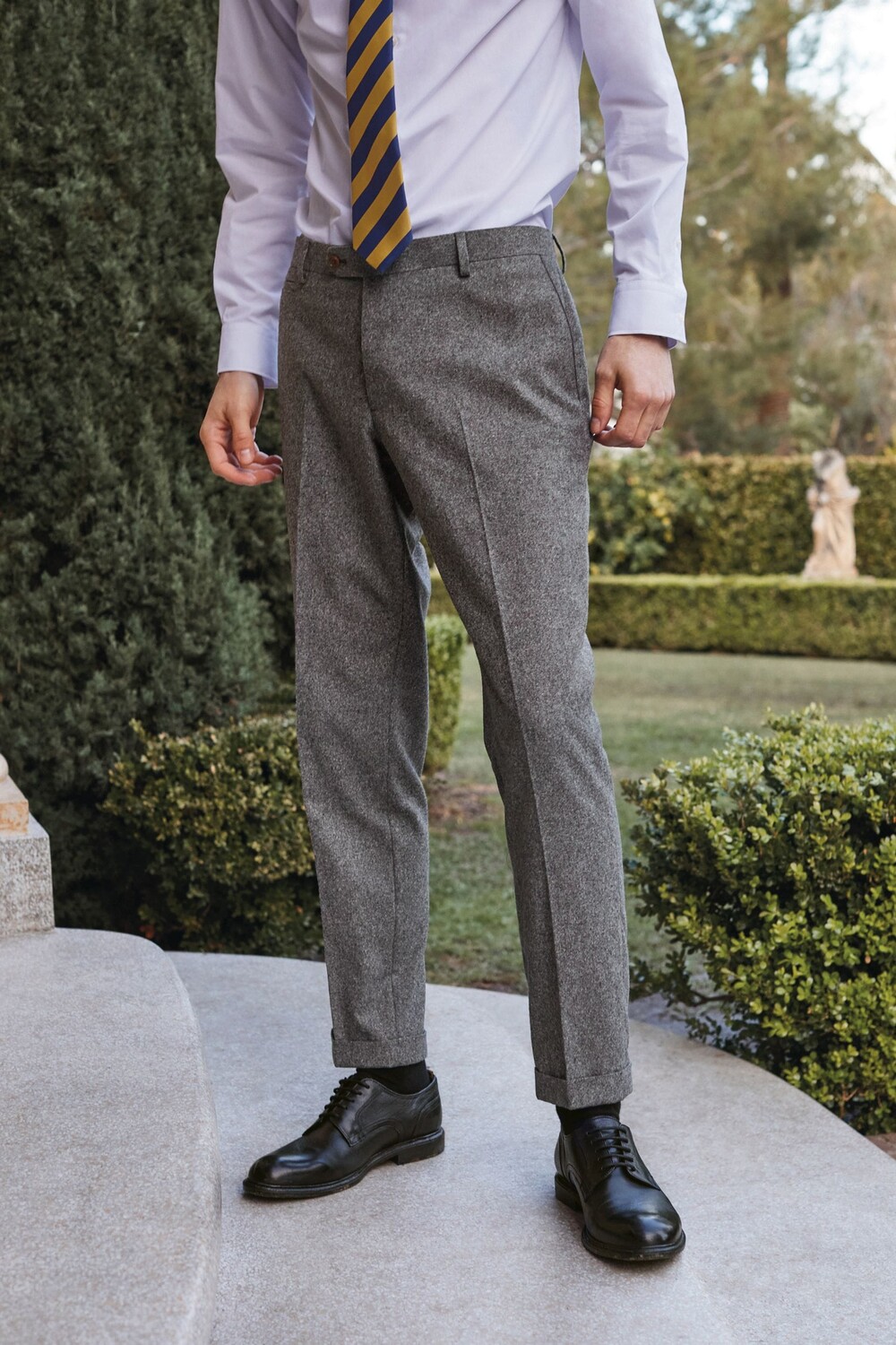 Костюм донегол приталенного кроя с декоративной отделкой: брюки Next, серый
Костюм донегол приталенного кроя с декоративной отделкой: брюки Next, серый