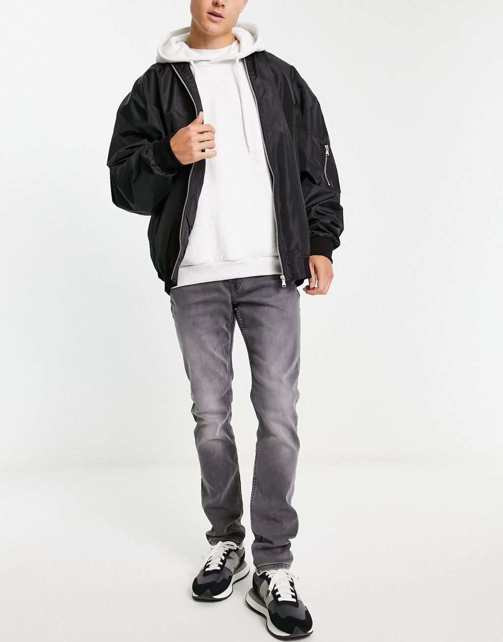 Серые эластичные джинсы приталенного кроя Only & Sons
Серые эластичные джинсы приталенного кроя Only & Sons