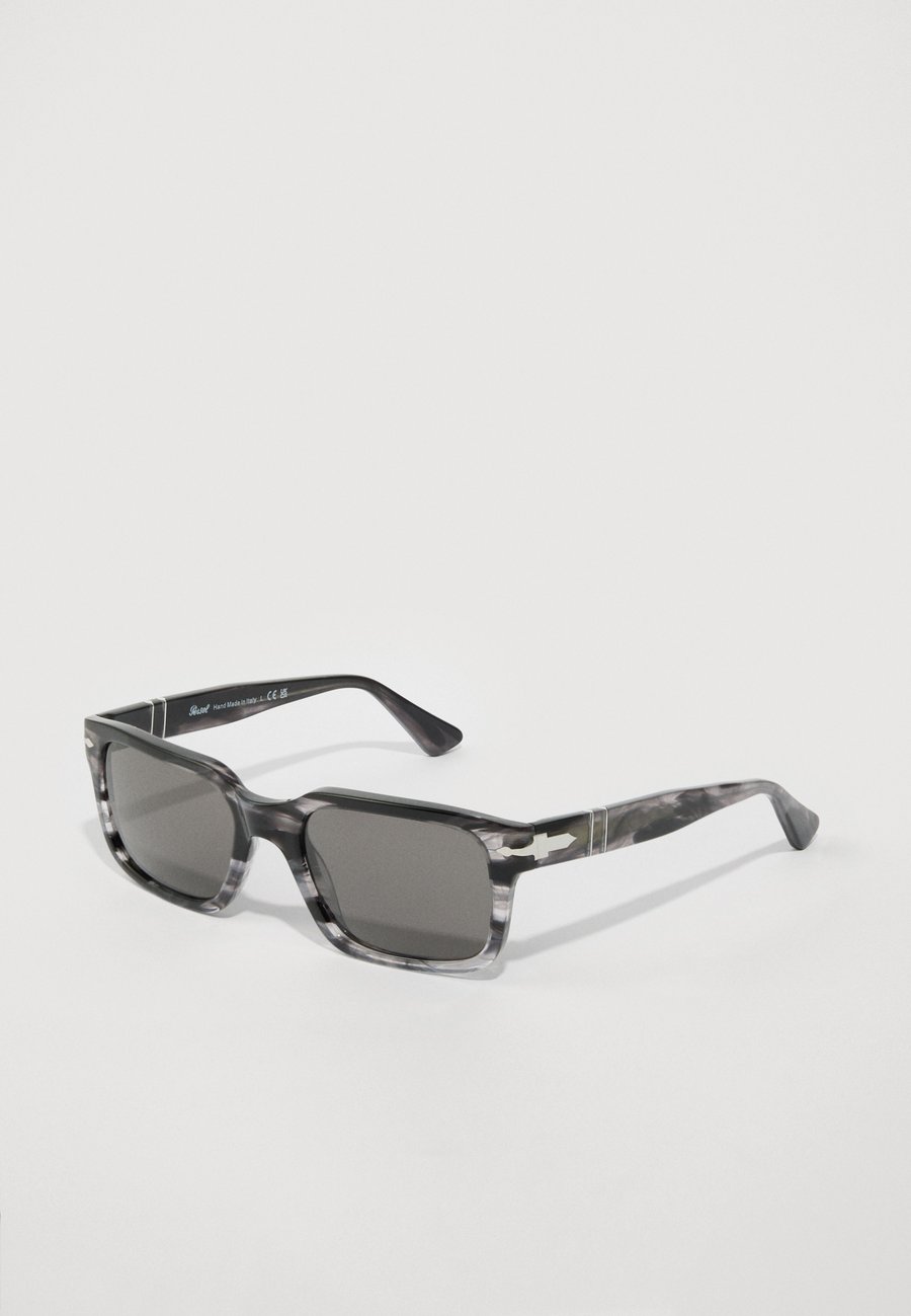 Солнцезащитные очки Persol UNISEX, Black/Grey/Dark Grey/Black
Солнцезащитные очки Persol UNISEX, Black/Grey/Dark Grey/Black