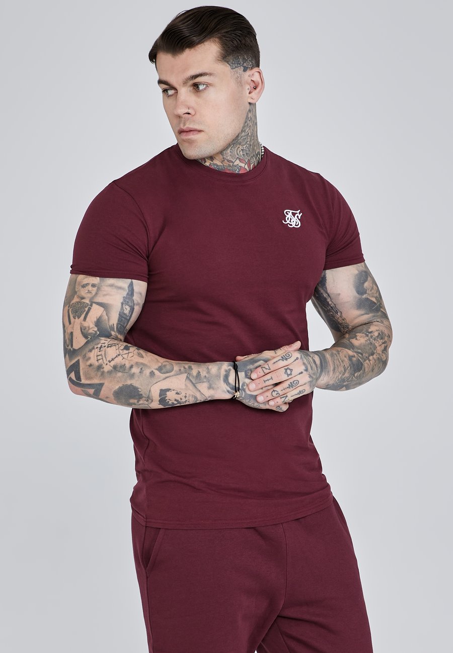 Футболка SIKSILK ESSENTIALS, Burgundy/Red, Красный, Футболка SIKSILK ESSENTIALS, Burgundy/Red
Футболка SIKSILK ESSENTIALS, Burgundy/Red, Красный, Футболка SIKSILK ESSENTIALS, Burgundy/Red