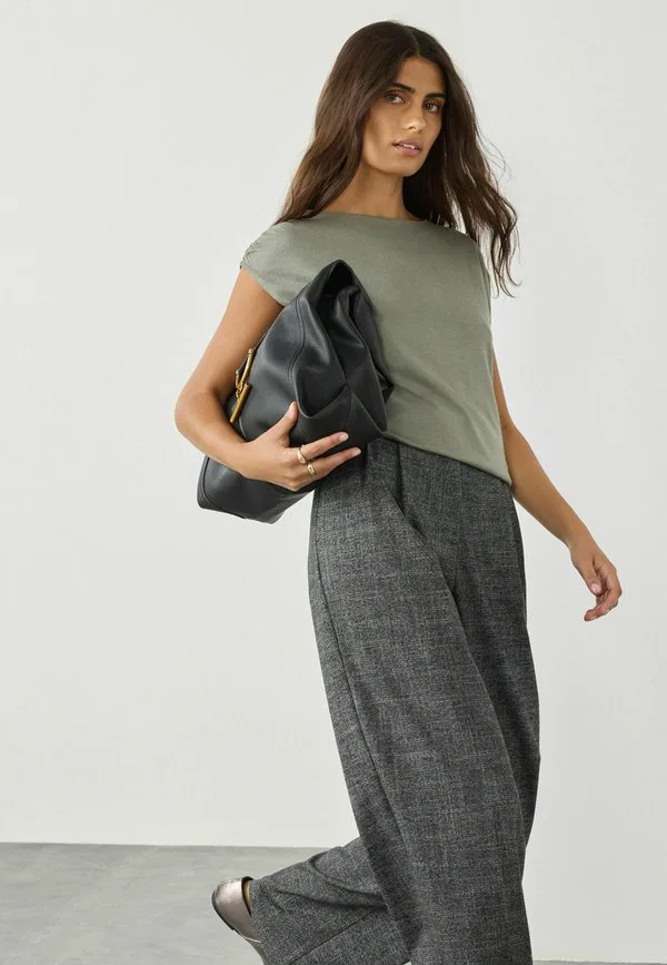 Базовая футболка прямого кроя Next, Olive Green, Зеленый, Базовая футболка прямого кроя Next, Olive Green
Базовая футболка прямого кроя Next, Olive Green, Зеленый, Базовая футболка прямого кроя Next, Olive Green