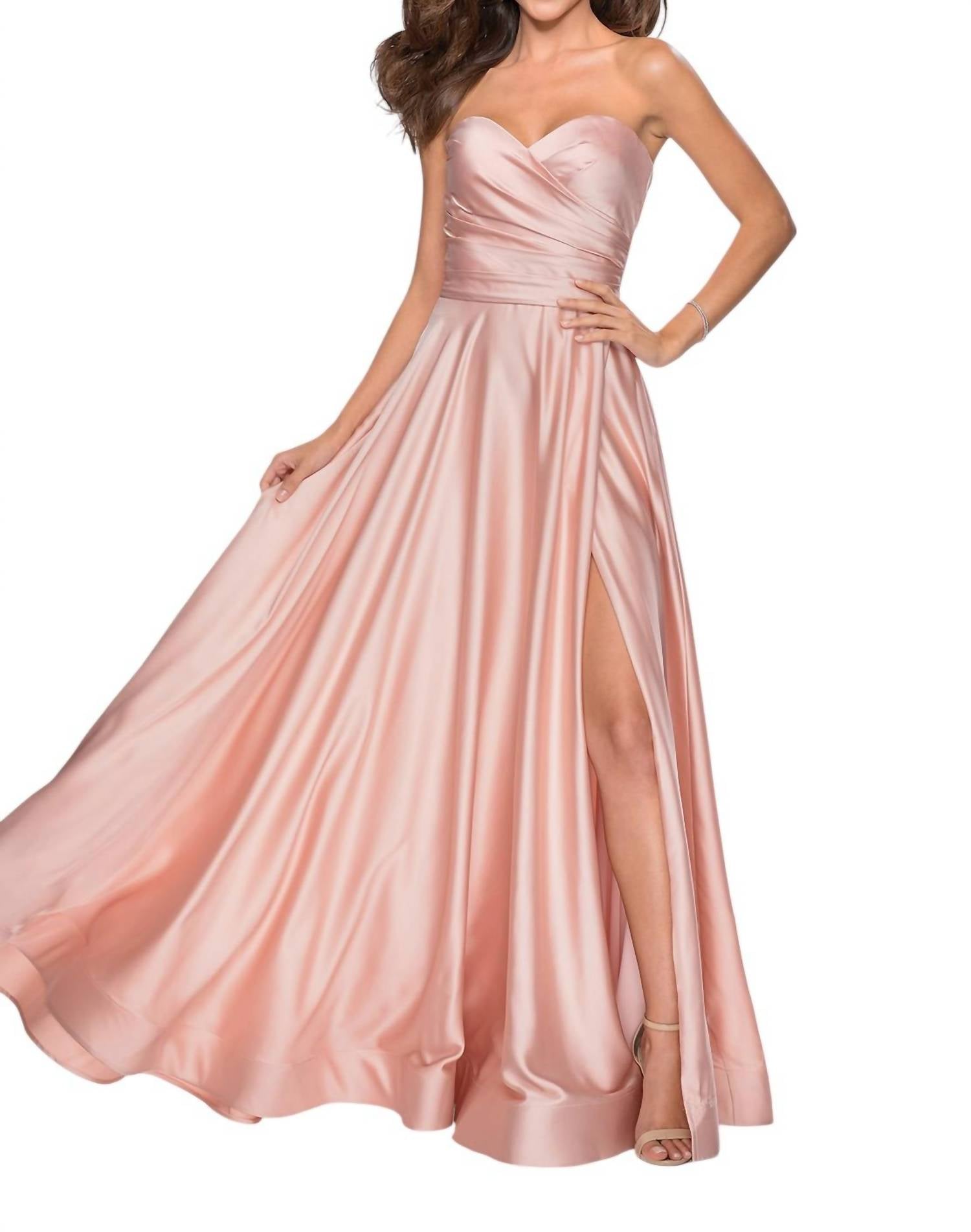 Платье без бретелек цвета румян La Femme, красный
Платье без бретелек цвета румян La Femme, красный