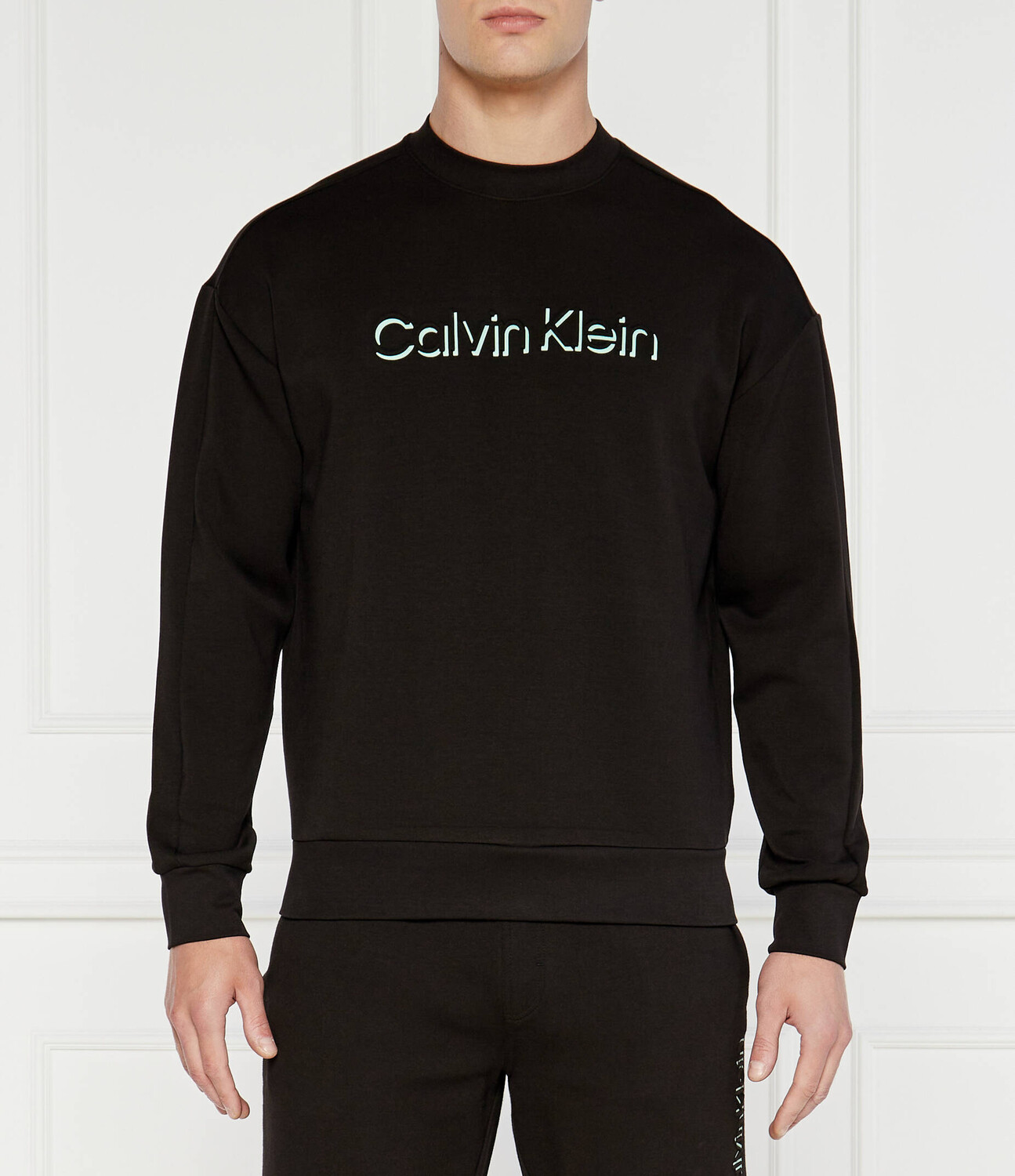 Толстовка Calvin Klein Regular Fit, черный 
Толстовка Calvin Klein Regular Fit, черный