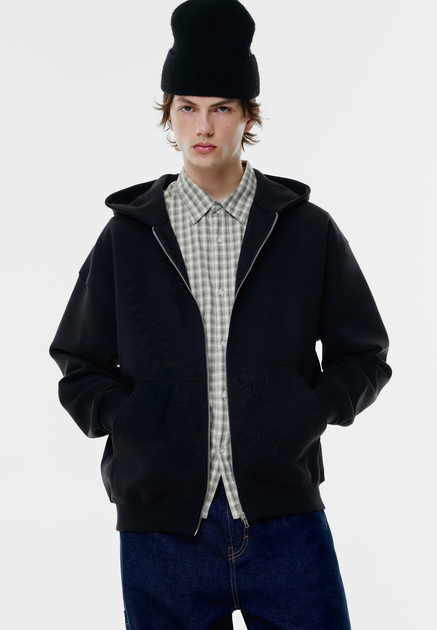 Толстовка PULL&BEAR Zip-up sweatshirt, Black
Толстовка PULL&BEAR Zip-up sweatshirt, Black