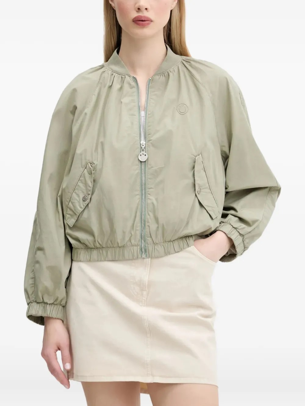 Укороченная куртка с вышитым логотипом Happy Hugo, зеленый
Укороченная куртка с вышитым логотипом Happy Hugo, зеленый