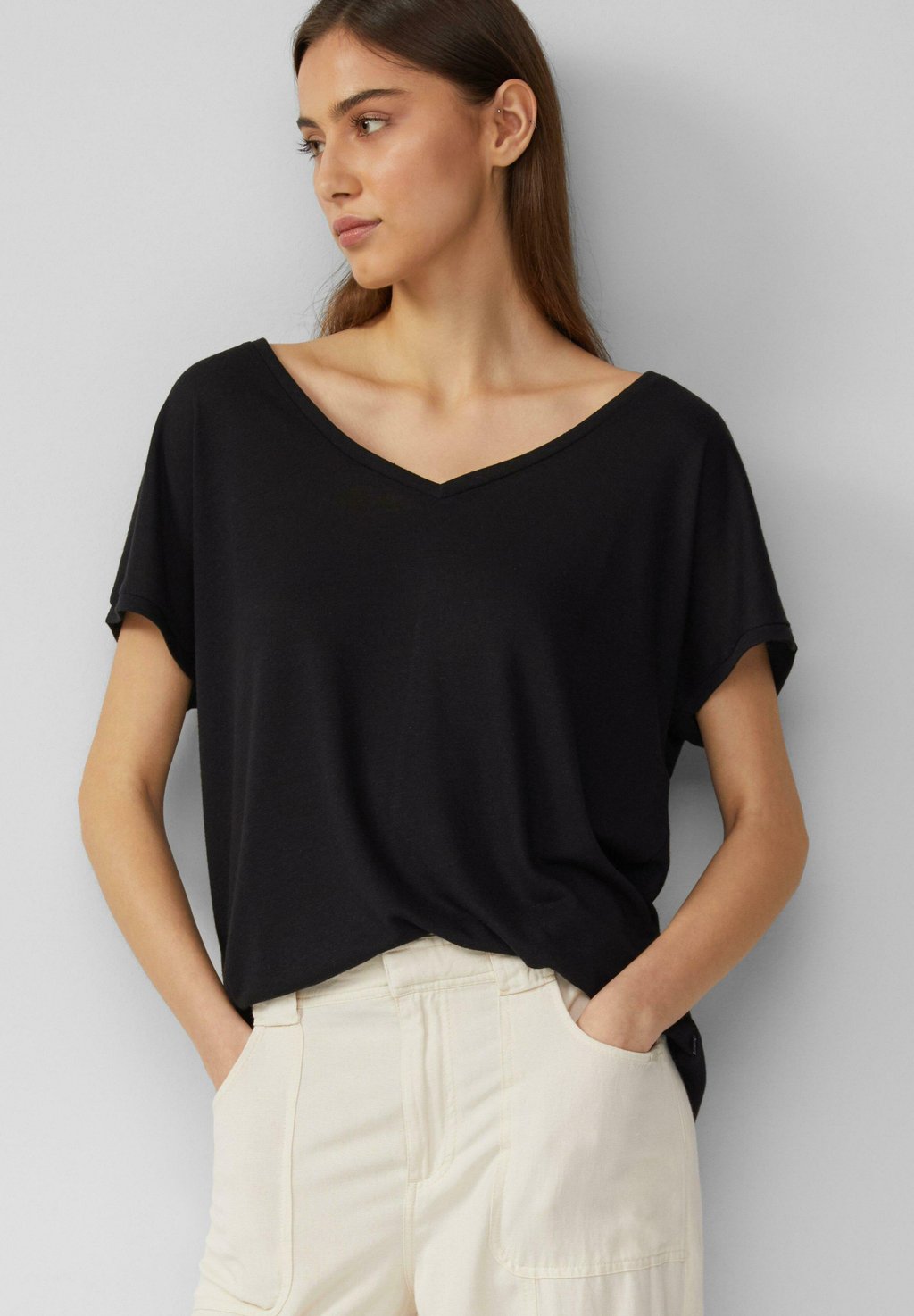 Базовая футболка QS, черный
Базовая футболка QS, черный