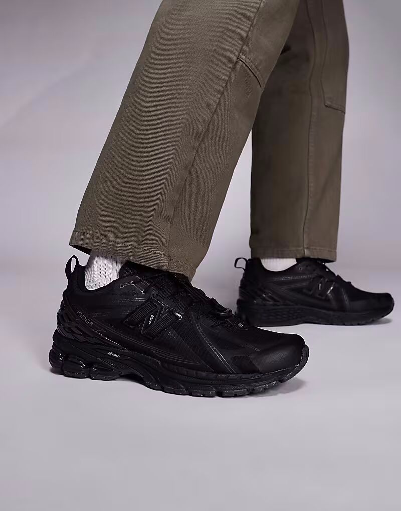 Кроссовки унисекс 1906 с застежкой-молнией в цвете «тройной черный» New Balance
Кроссовки унисекс 1906 с застежкой-молнией в цвете «тройной черный» New Balance